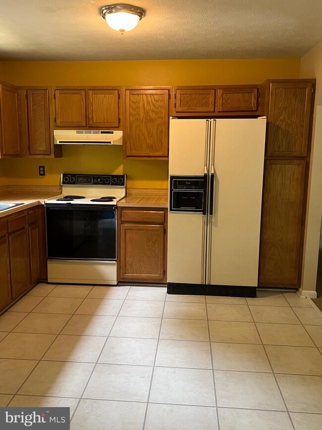 29561 Arlington Ct, Mechanicsville, MD 20659 - photo 2