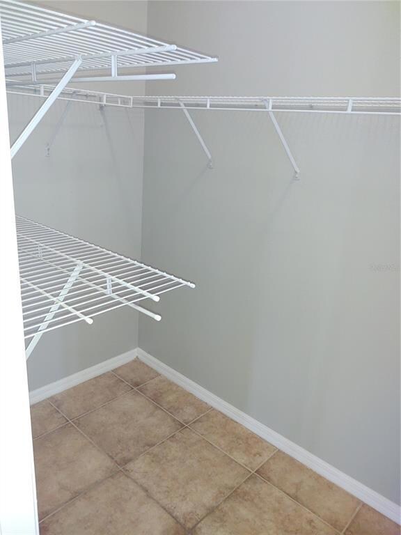 Walk in Closet Master Bedroom 