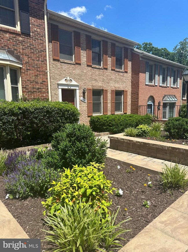 6060 Morgan Ct, Alexandria, VA 22312 - photo 2