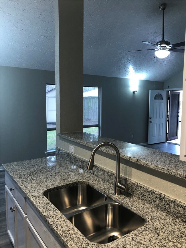 11025 Tanglehead Ct, Houston, TX 77086 - photo 6