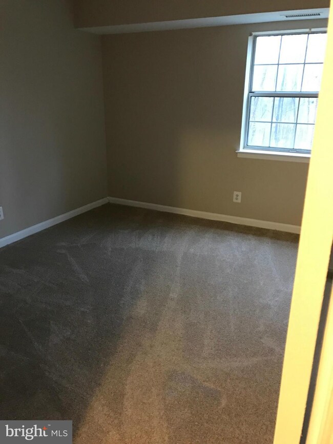 5827 Cove Landing Rd unit 102, Burke, VA 22015 - photo 5