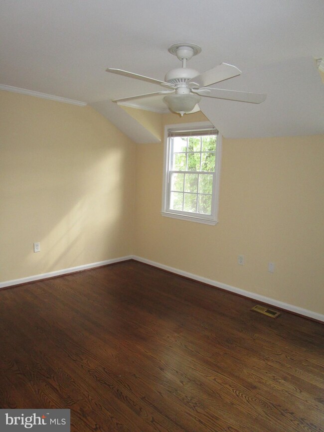 8247 Imperial Dr, Laurel, MD 20708 - photo 7