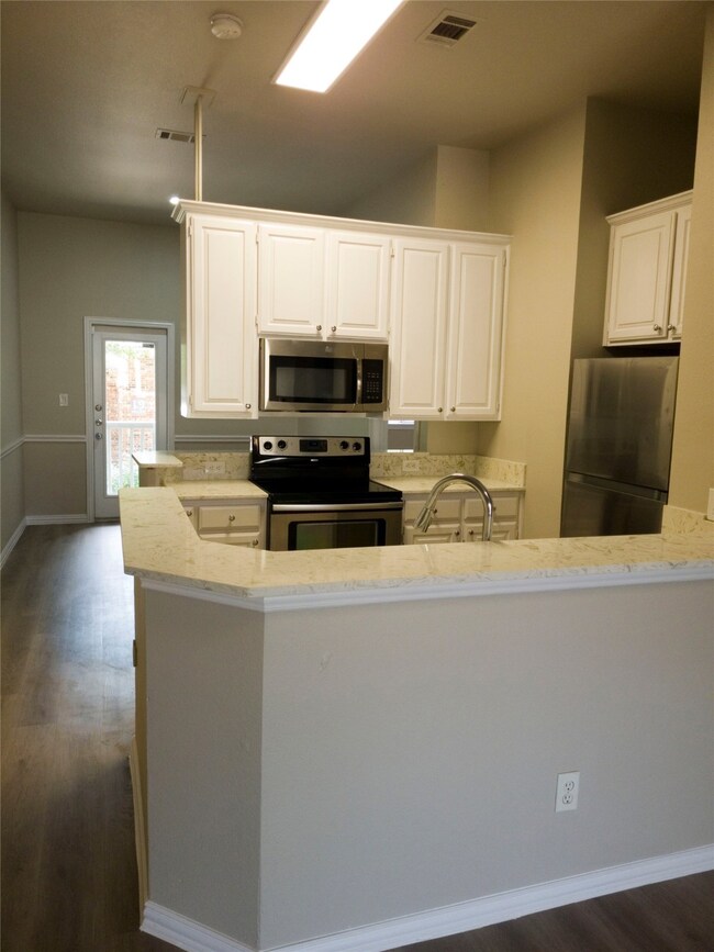 1501 Cedar Elm Dr unit 201, Euless, TX 76039 - photo 6