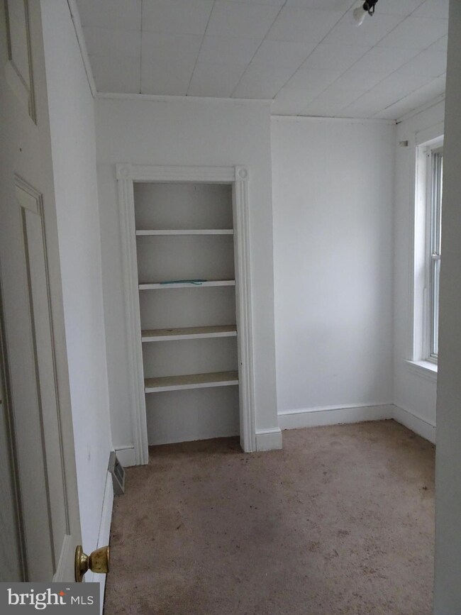 1046 Pear St, Reading, PA 19601 - photo 5