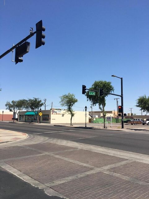 5549 W Glendale Ave, Glen Dale, AZ 85301 - photo 2