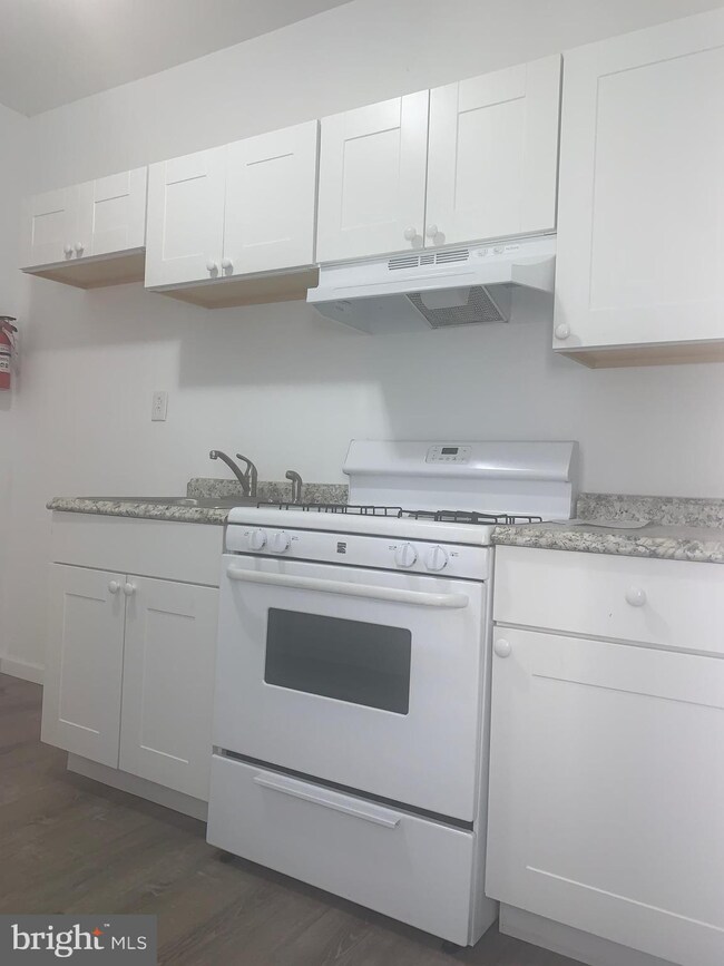 635 N 6th St, Camden, NJ 08102 - photo 6