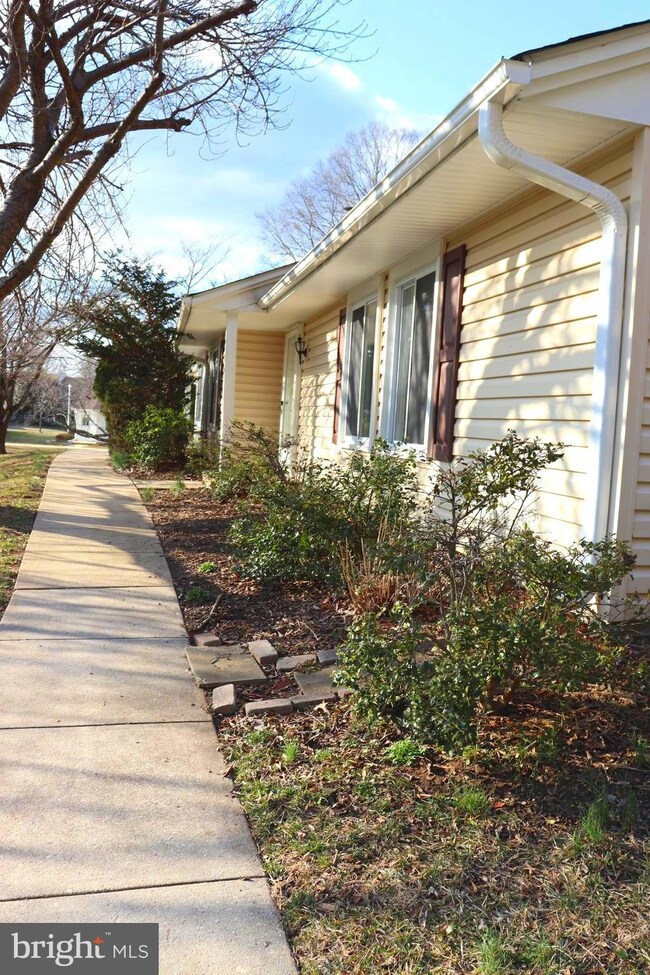 14652 Kelmscot Dr, Silver Spring, MD 20906 - photo 4