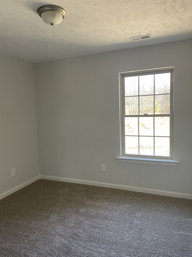 303 Grace Ct, Manchester, TN 37355 - photo 6