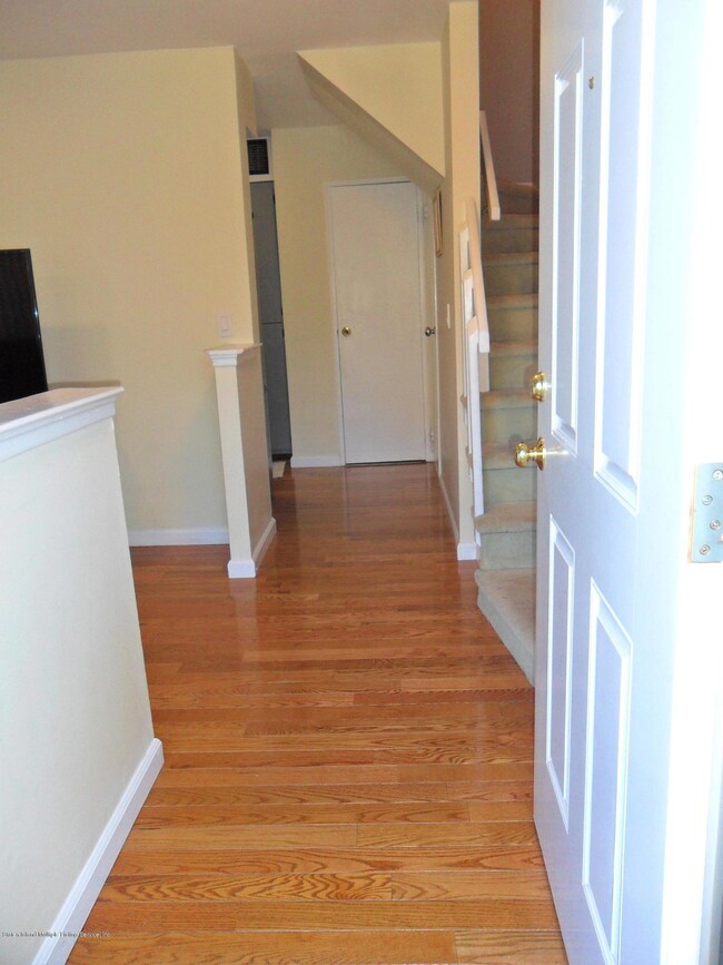 463-1 Willow Rd E, Staten Island, NY 10314 - photo 5