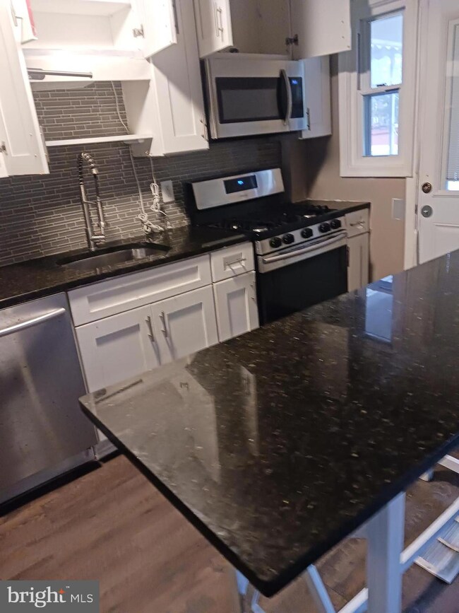 1002 Stamford Rd, Baltimore, MD 21229 - photo 3