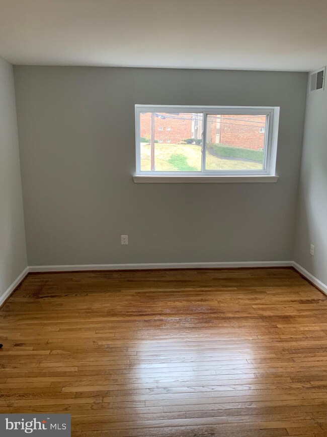 7615 Fontainebleau Dr unit 2130, New Carrollton, MD 20784 - photo 6