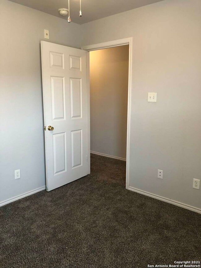 10823 Mathom Landing unit 2, Universal City, TX 78148 - photo 6