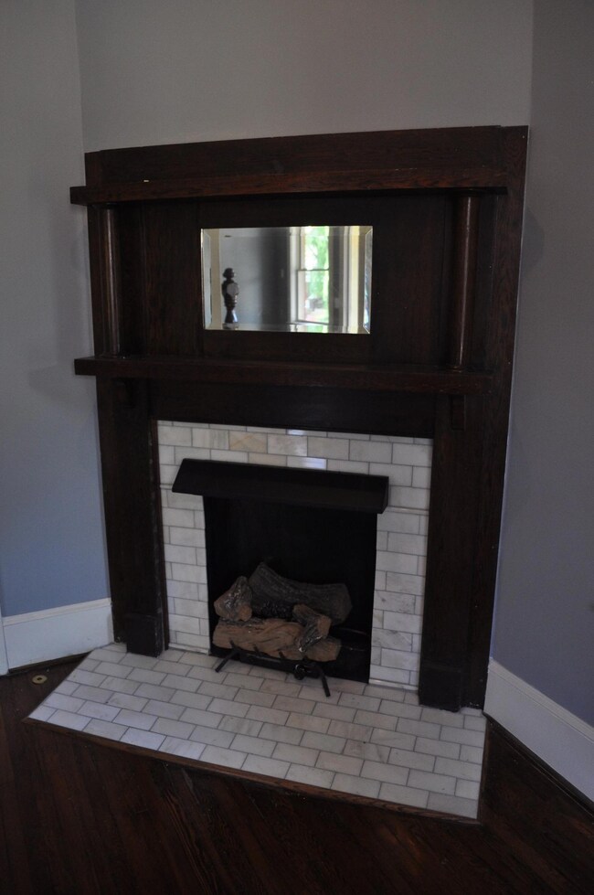 Fireplace in Living Room-Gas logs