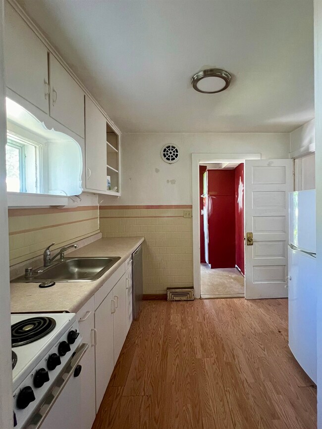 1726 Sheridan St, Madison, WI 53704 - photo 7