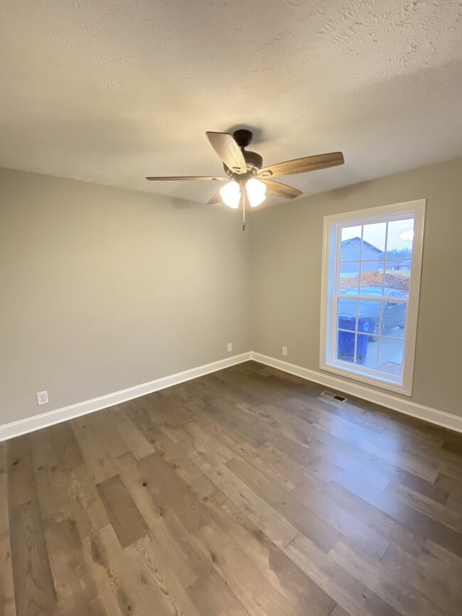 203 Graham Way, Shelbyville, TN 37160 - photo 4