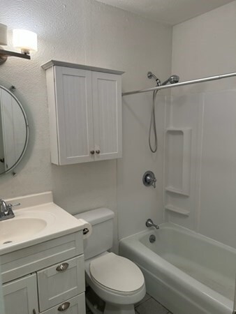 8 Battery St unit 6, Boston, MA 02109 - photo 3