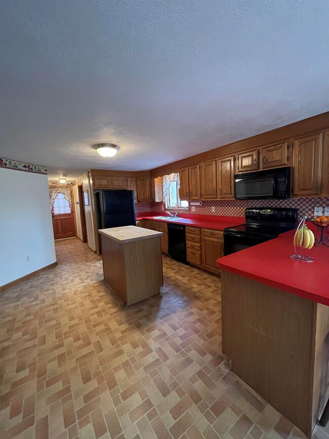 47 Geisser Rd, Hampstead, NH 03841 - photo 4