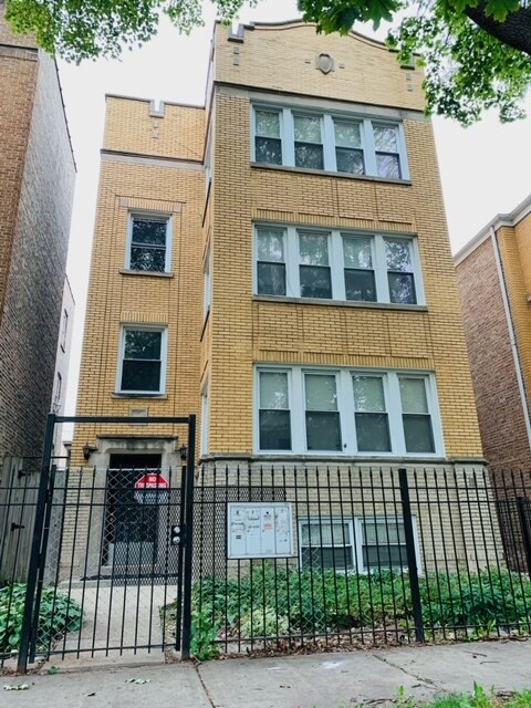 6022 N Washtenaw Ave, Chicago, IL 60659 - photo 2