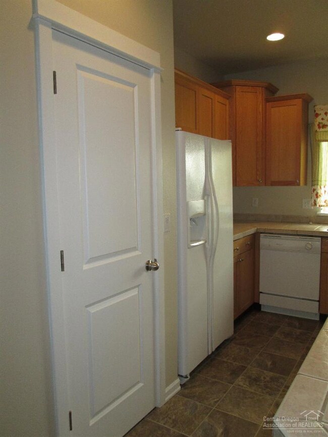 1357 NW 18th St, Redmond, OR 97756 - photo 7