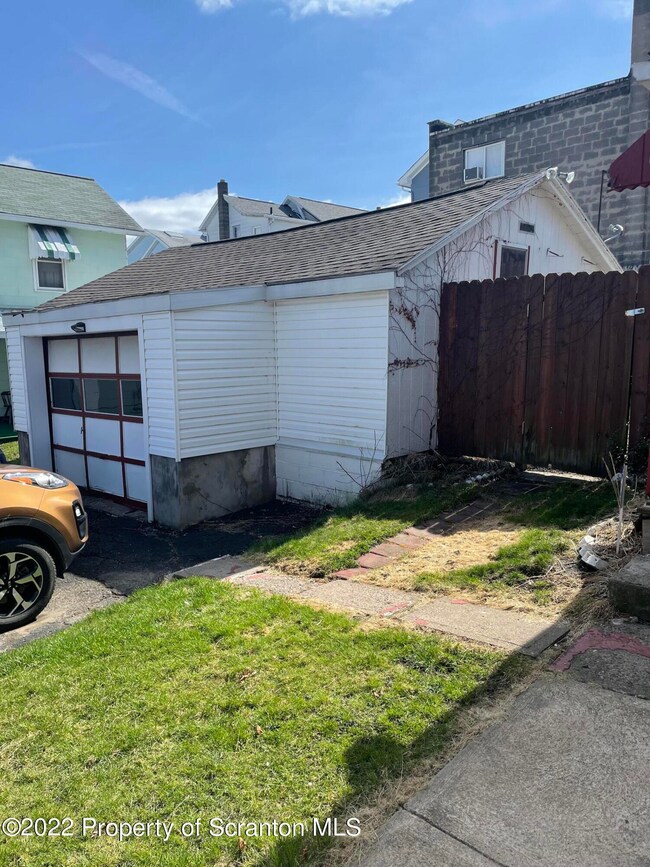 94 Short St, Edwardsville, PA 18704 - photo 5