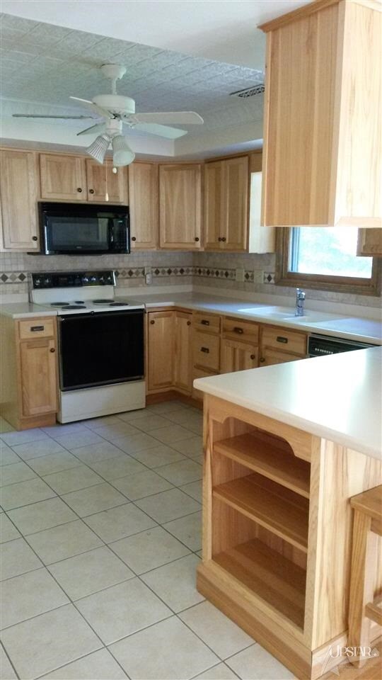 Neutral solid surface countertop, tiled back splas