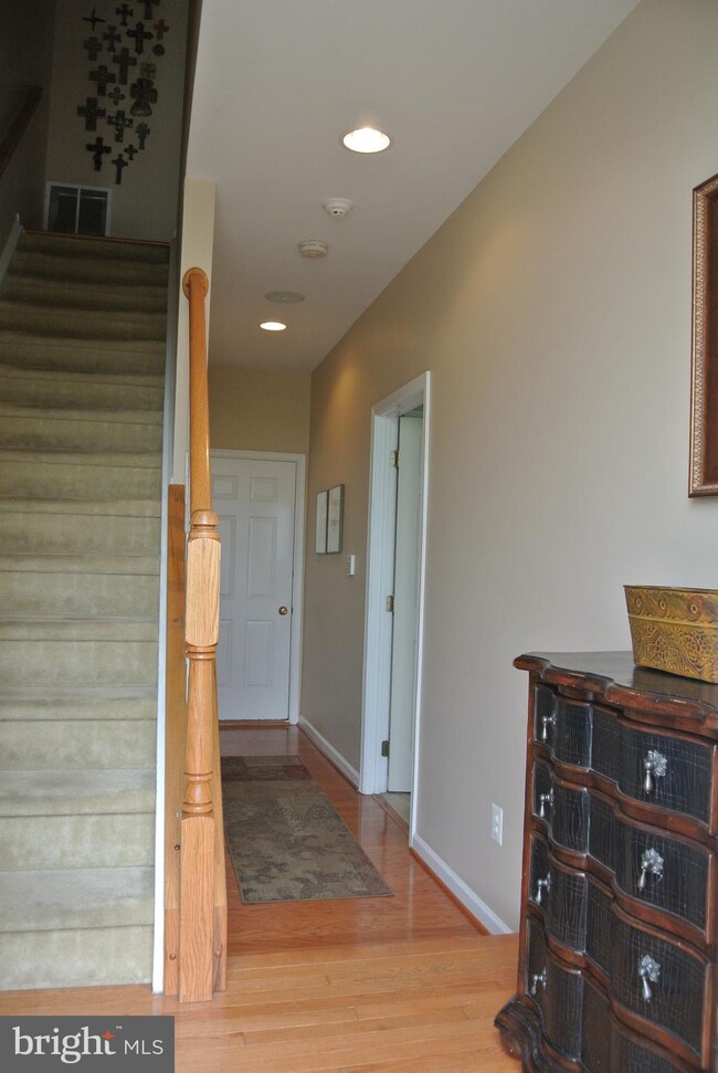 25296 Shipley Terrace, Chantilly, VA 20152 - photo 4