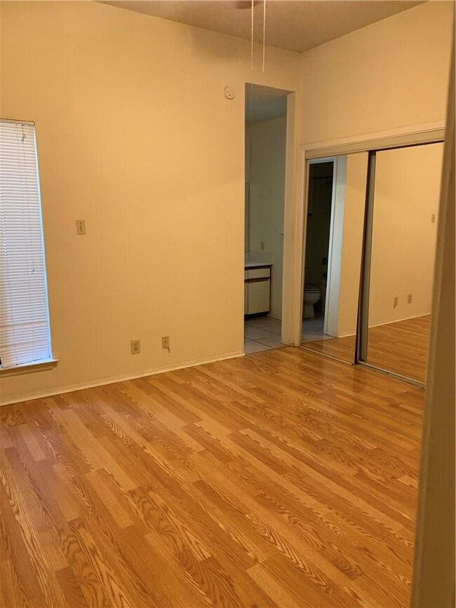 807 W 25th St unit 103, Austin, TX 78705 - photo 5