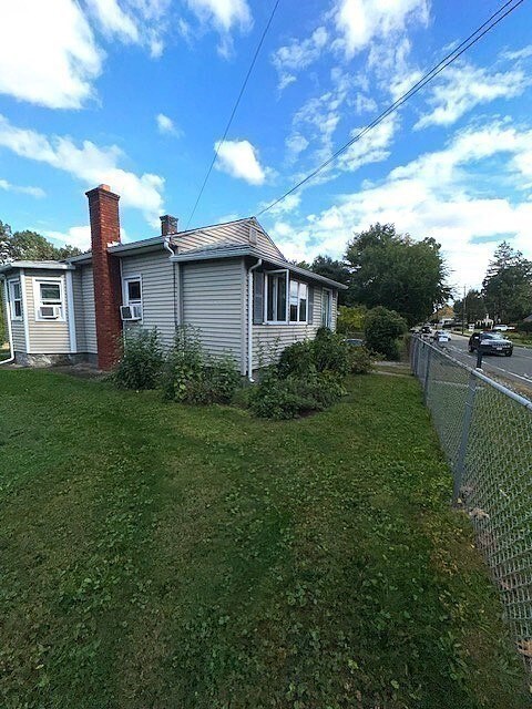 370 Chapin St, Ludlow, MA 01056 - photo 4
