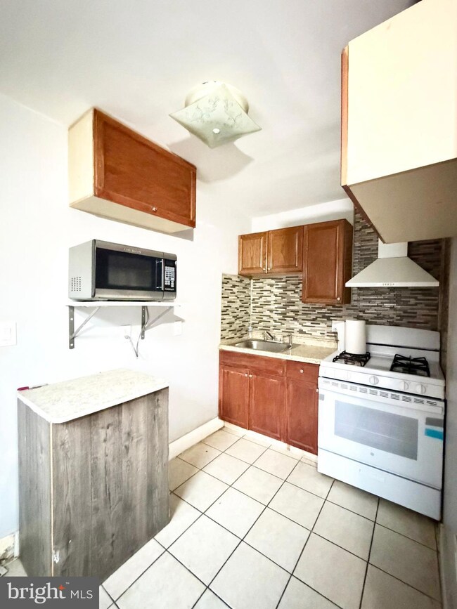 176 W Hanover St unit 1, Trenton, NJ 08618 - photo 7