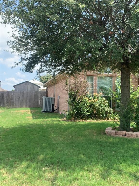 225 Rose Ave, Cleburne, TX 76033 - photo 2