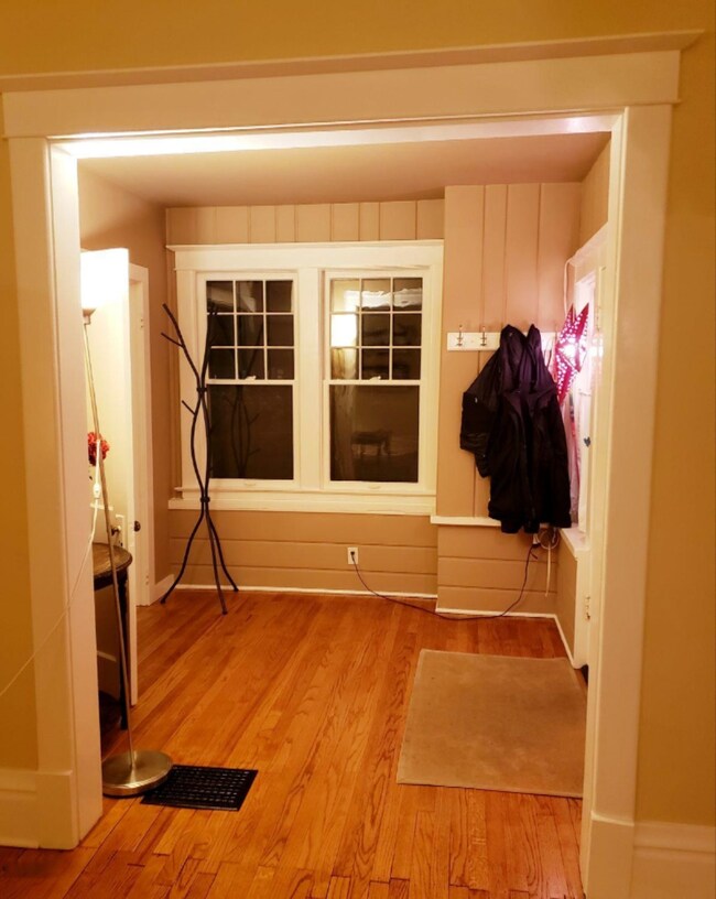 1406 Hillcrest Ave, Kalamazoo, MI 49008 - photo 3