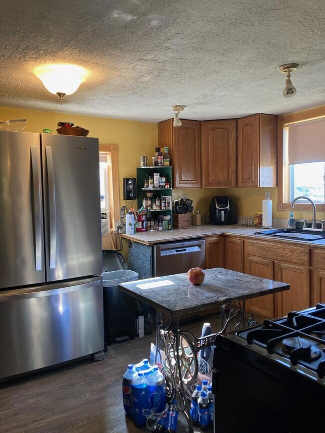 0358 kitchen refrig area