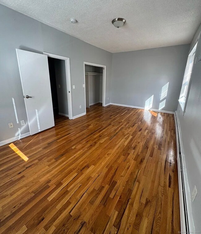 335 Wells St unit 19, Bridgeport, CT 06606 - photo 3