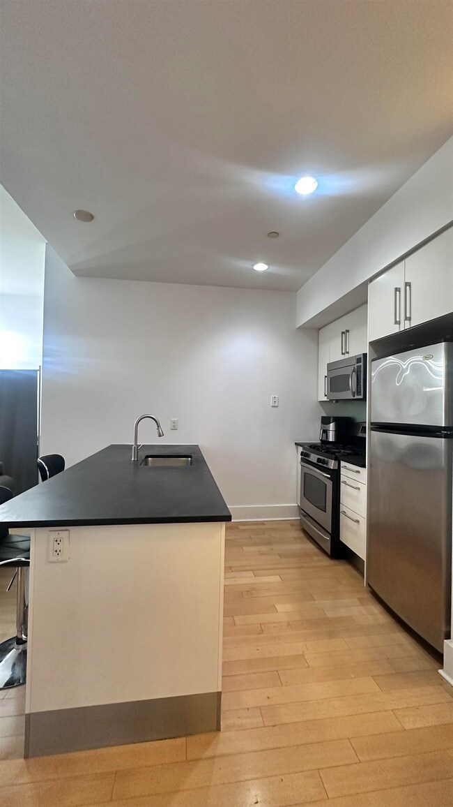 4 Beacon Way unit 908, Jersey City, NJ 07304 - photo 4