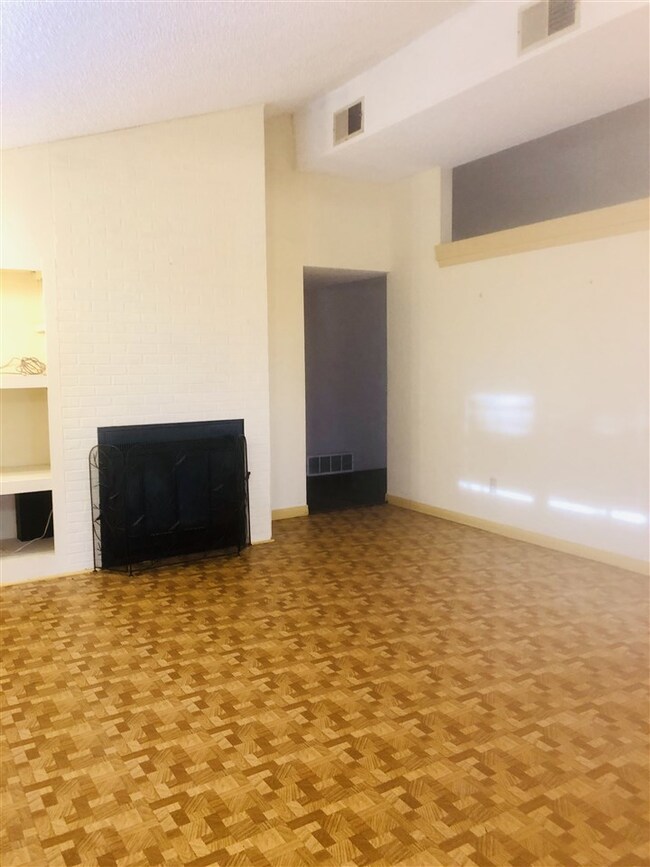 324 Ridgecrest Dr, Duncan, OK 73533 - photo 4