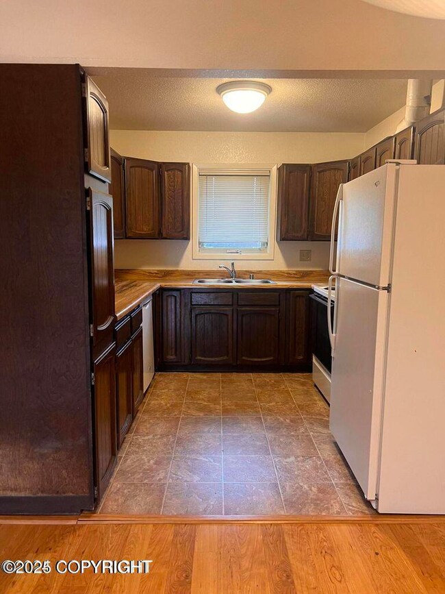 7802 Linda Ln, Anchorage, AK 99518 - photo 7