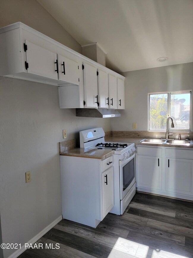 25373 N Robin Dr, Paulden, AZ 86334 - photo 6