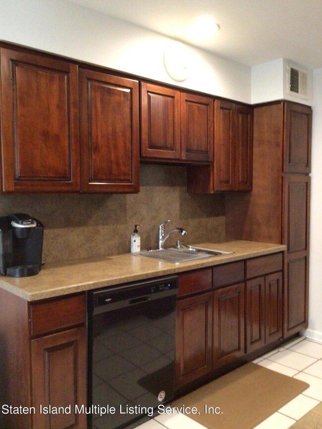 523 Willow Rd E unit 1, Staten Island, NY 10314 - photo 5