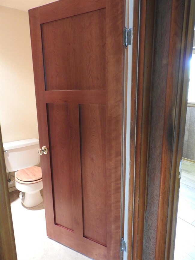 1314 NE 7th St, Grants Pass, OR 97526 - photo 5