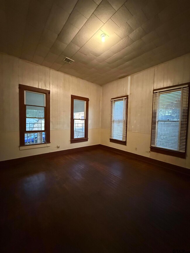 707 Johnson St, Palestine, TX 75801 - photo 5