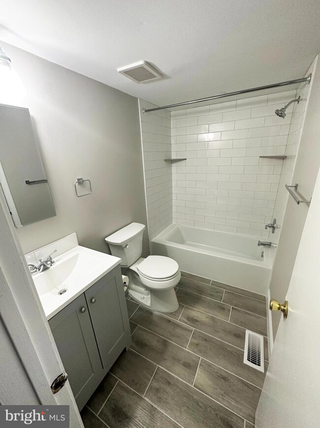 521 N Broad St unit B, Lansdale, PA 19446 - photo 5