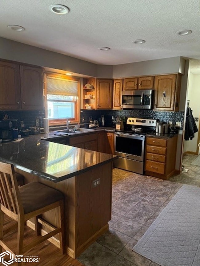 609 S Cedar Ave, Graettinger, IA 51342 - photo 5