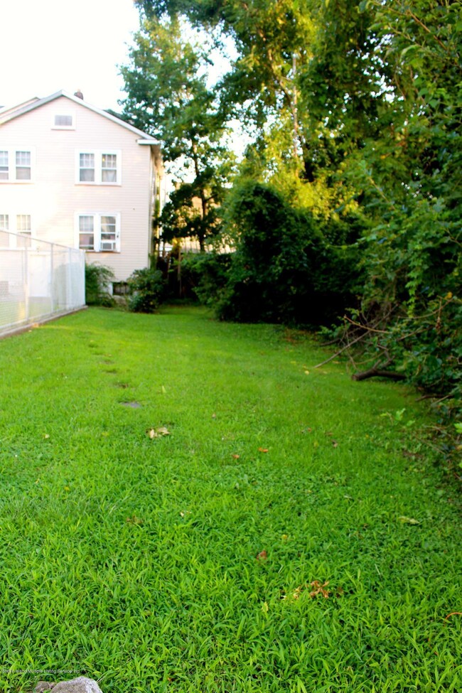 72 Mills Ave, Staten Island, NY 10305 - photo 2