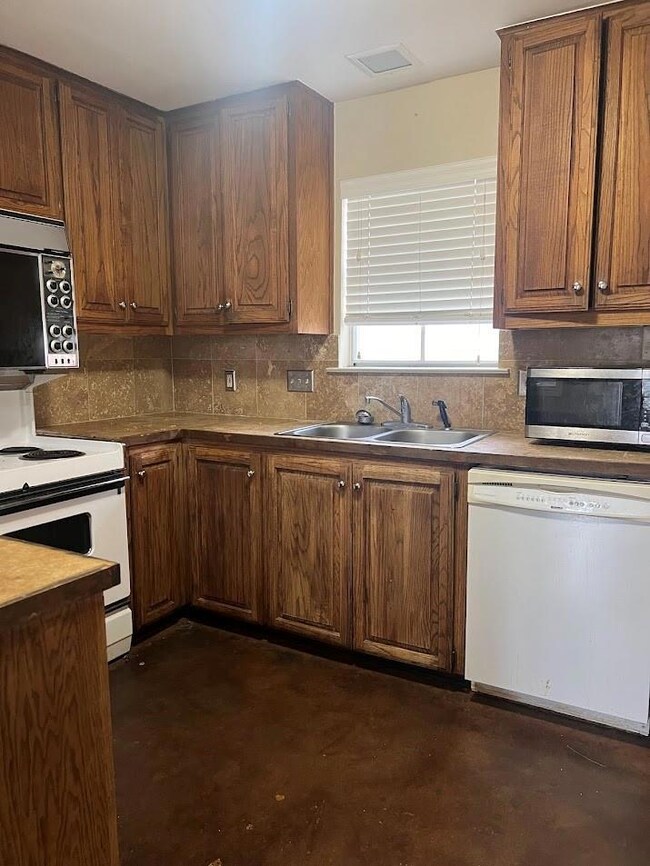 Orange Tree Condominiums unit 31, Austin, TX 78705 - photo 5