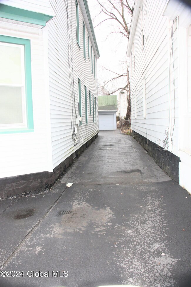 811 Grant Ave, Schenectady, NY 12307 - photo 3