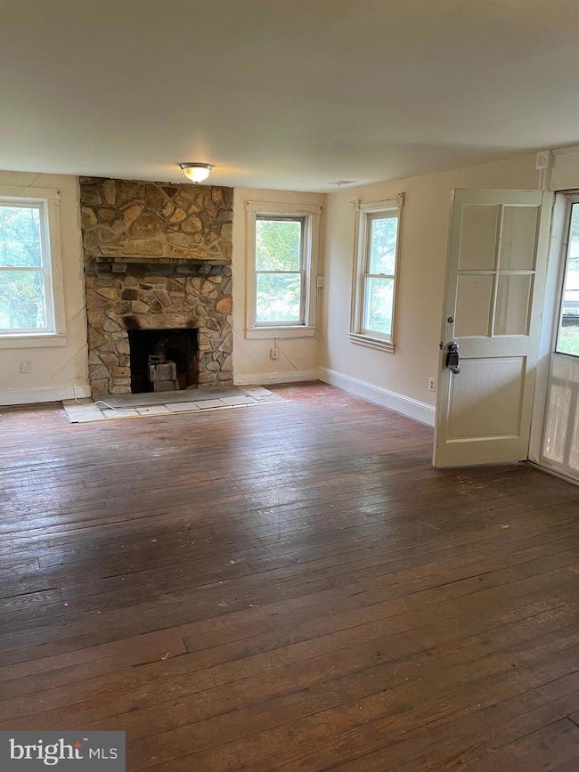 42685 Waxpool Rd, Ashburn, VA 20148 - photo 2