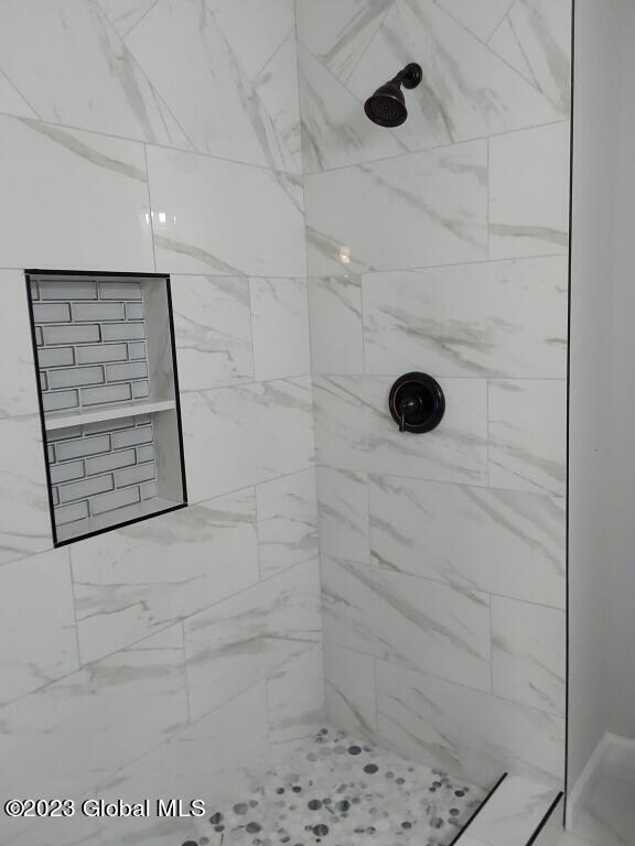 4312 Buckingham Dr, Schenectady, NY 12304 - photo 5