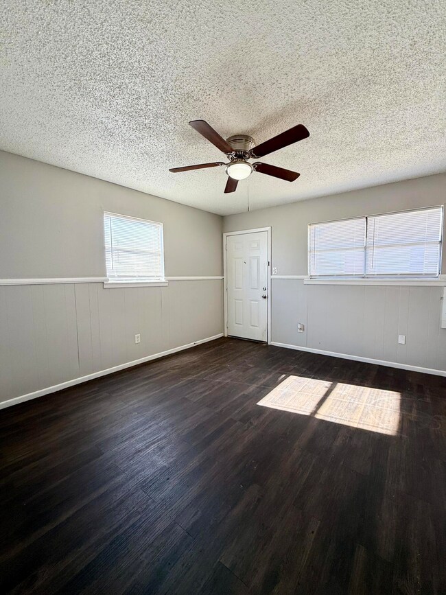 922 44th St unit A, Lubbock, TX 79412 - photo 4