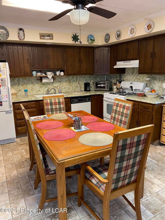 137 Hill St, Wilkes-Barre, PA 18702 - photo 2