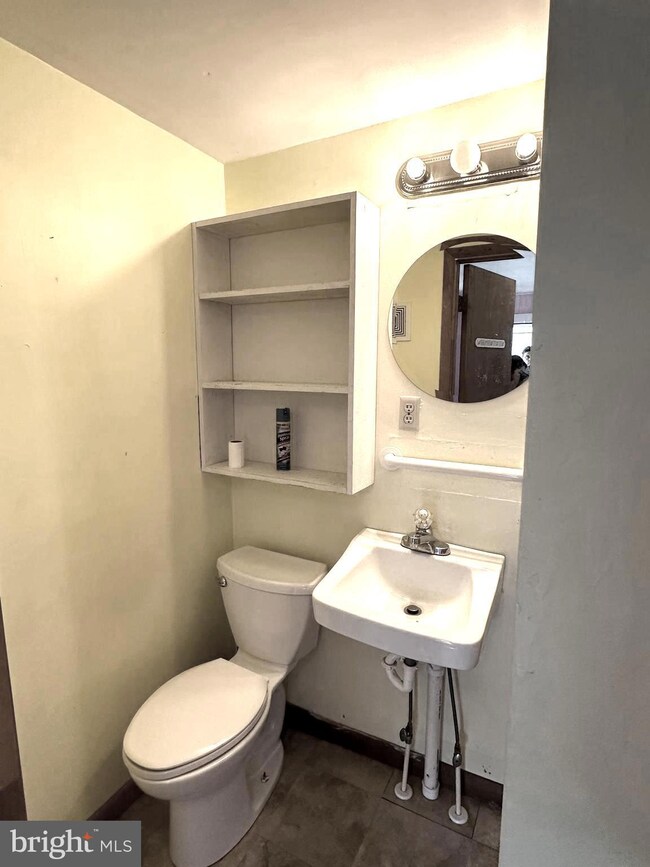 300 S George St, Ranson, WV 25438 - photo 4